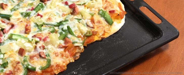 Pizza com Massa Caseira à Napolitana