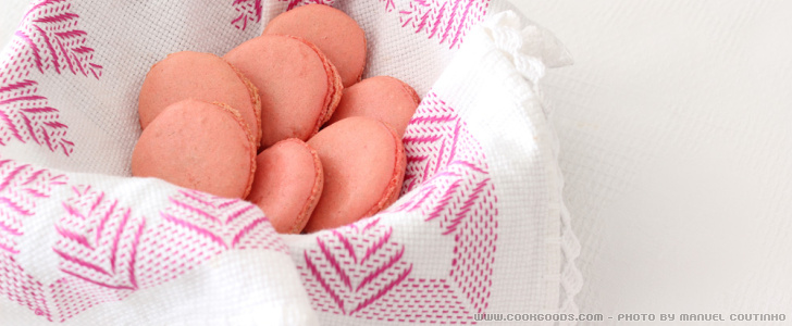 Macaroons with Wild Berries Jam