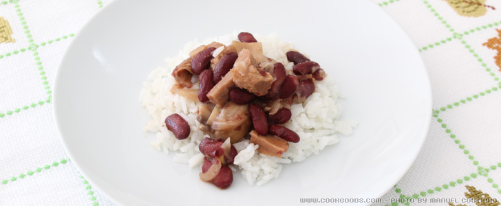 Feijoada Vegetariana com Cogumelos e Bife de Soja