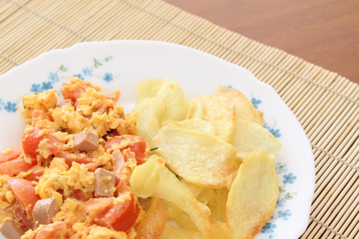 Scrambled Eggs with Sausage and Tomato