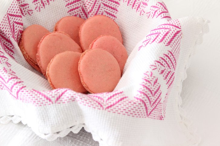 Macaroons with Wild Berries Jam